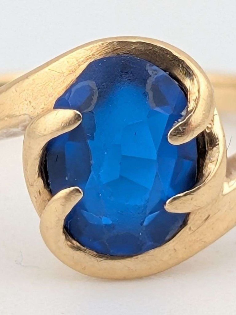 Vintage 14k Yellow Gold Sapphire Ring (Size 5.5)